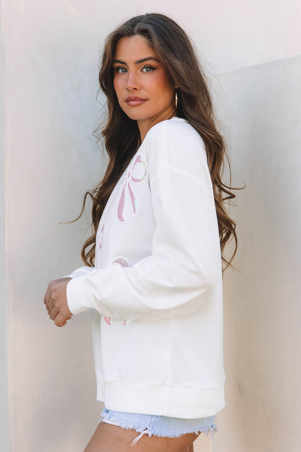 White Oversized Sweatshirt with Pink Sequin Bowknot Detail - Image 2
