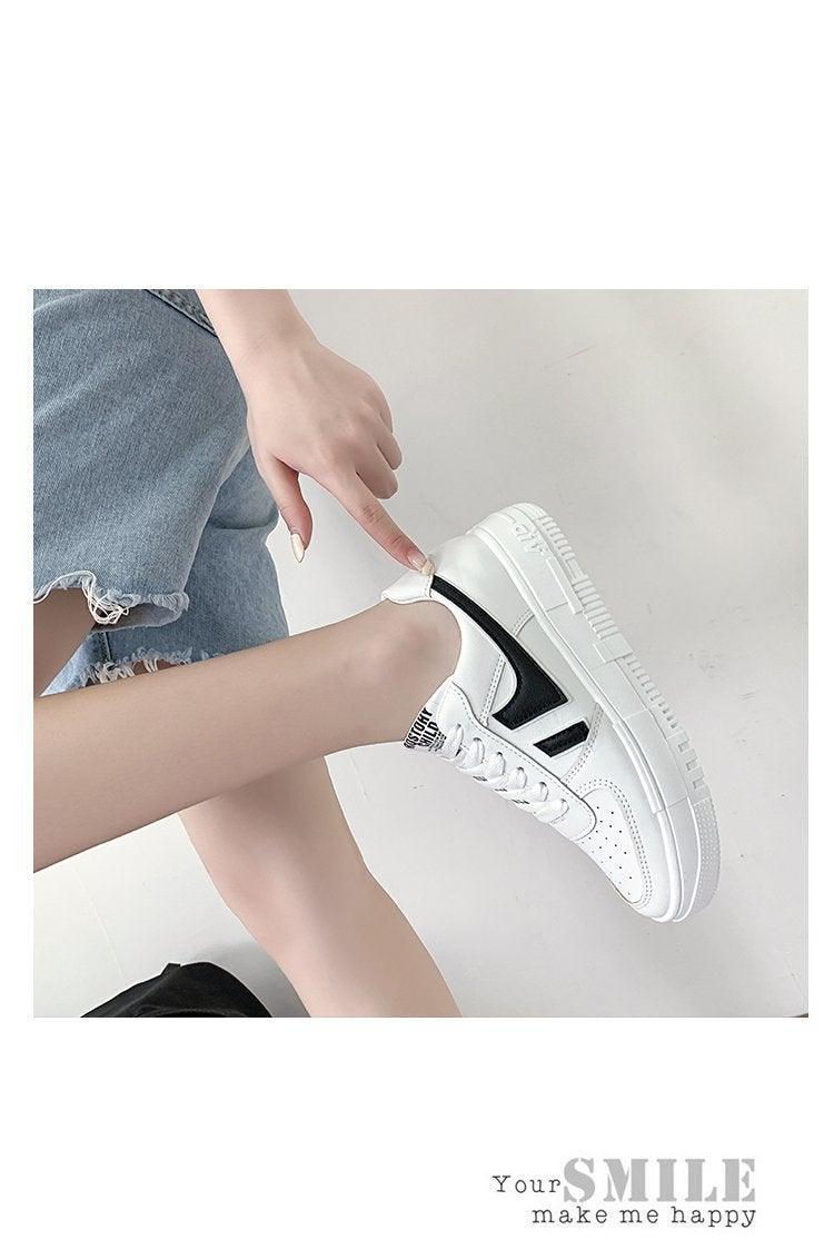 Women’s Classic White Low Top Casual Sneakers Comfortable Walking Shoes