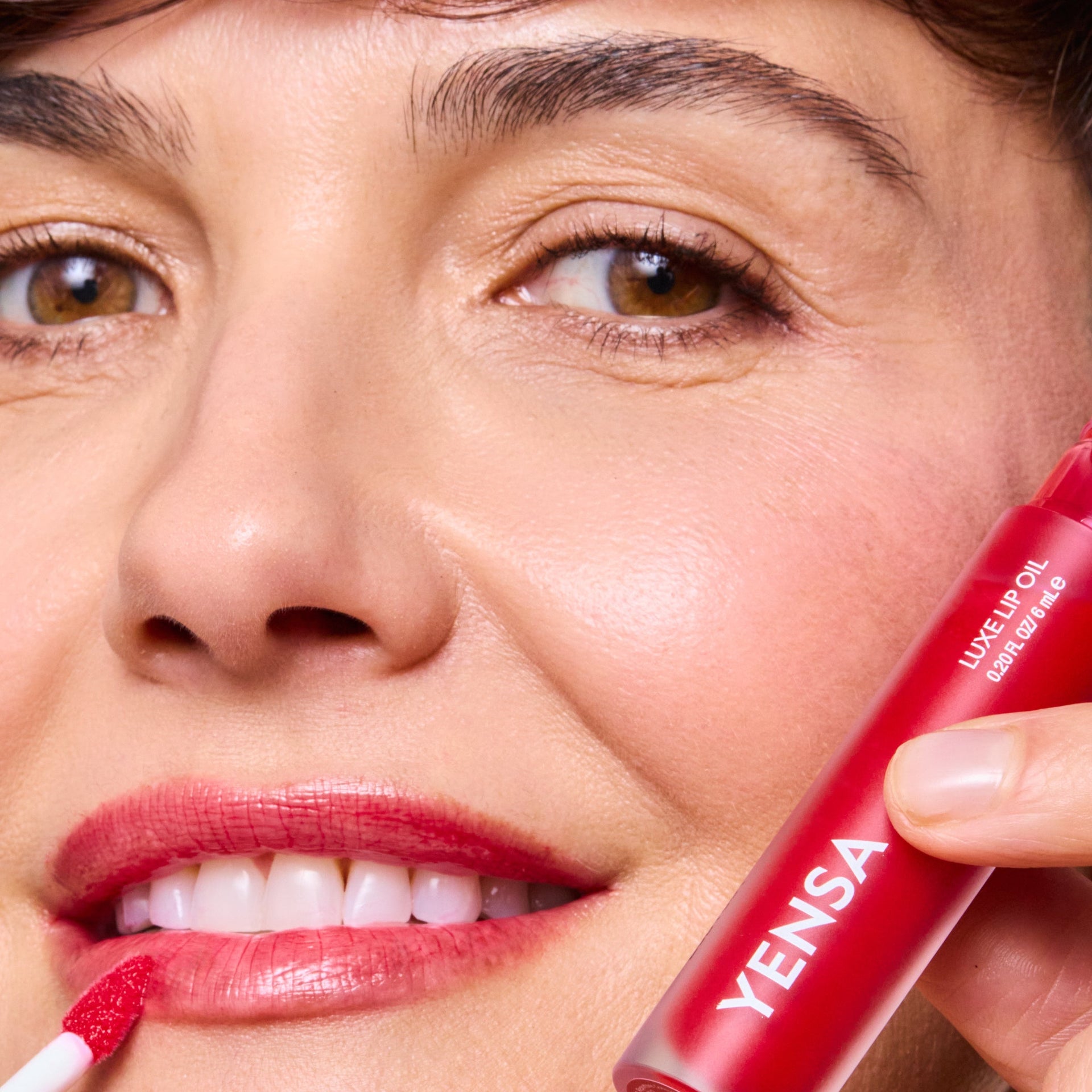 Luxe Lip Nourishing Oil with Hyaluronic Acid and Vitamin E - Image 3