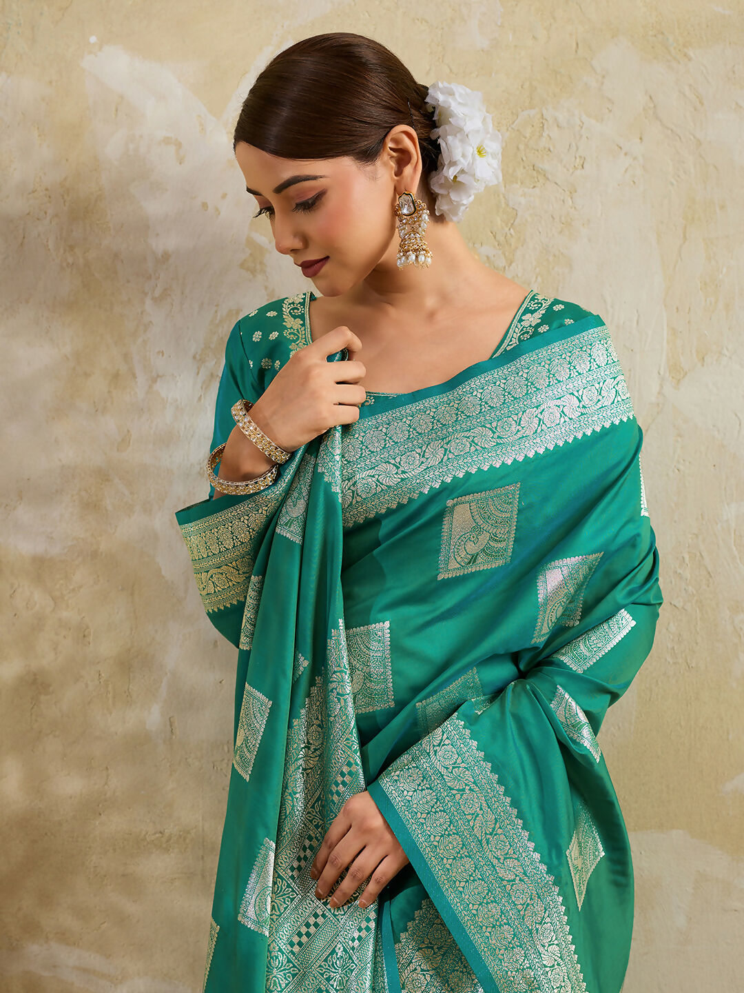 Sea Green Silk Blend Saree with Matching Blouse Piece