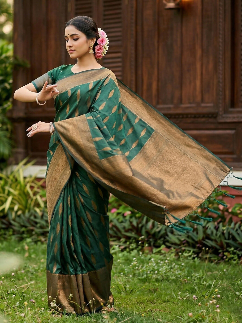 Green Silk Blend Saree with Matching Blouse Piece