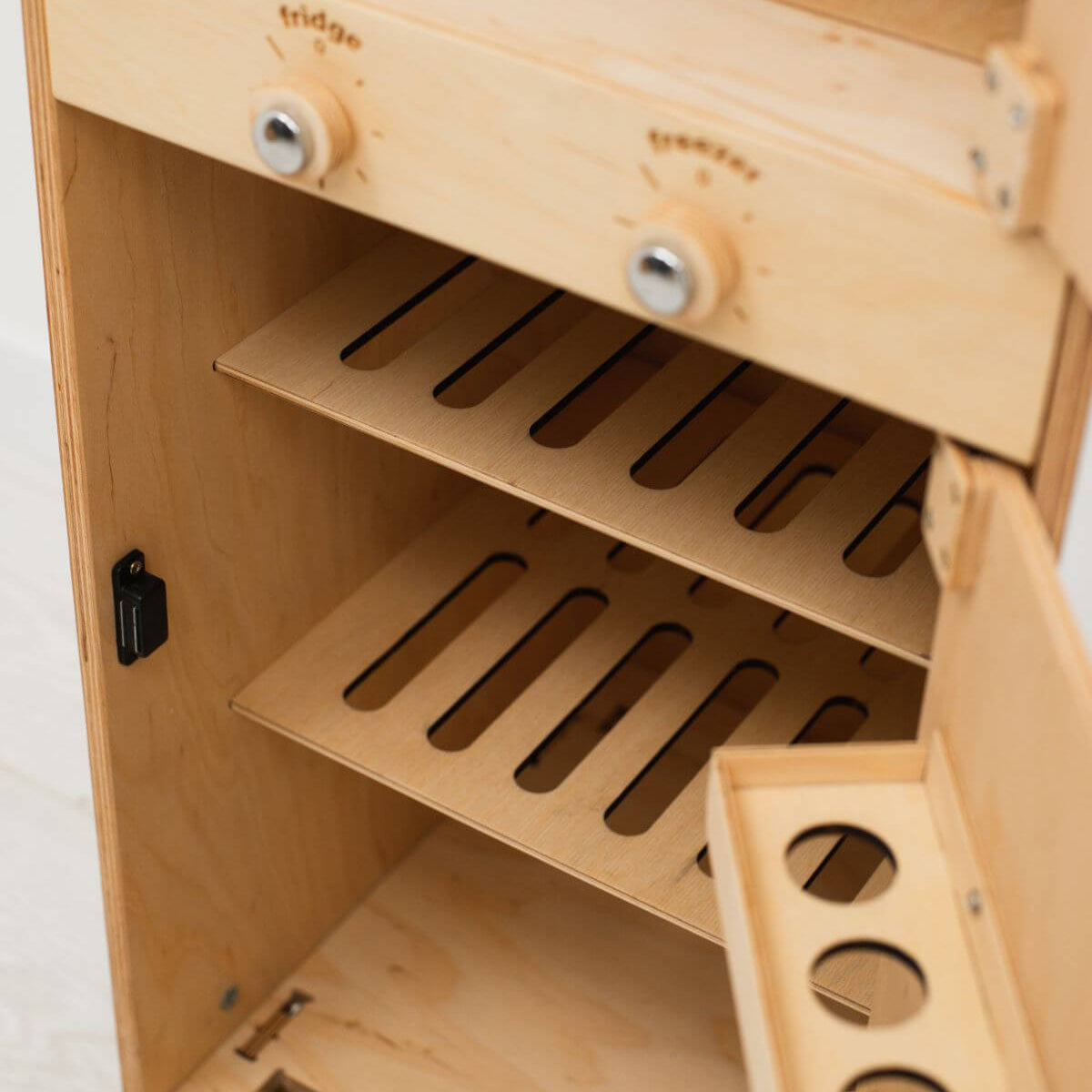 Minimalist Scandi Wooden Play Fridge for Kids – Beige & White