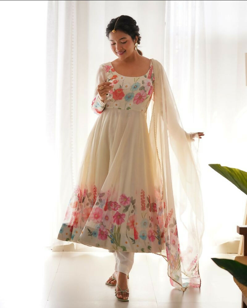 Cream Organza Kurta Set with Sequin Embroidery 3-Piece Outfit