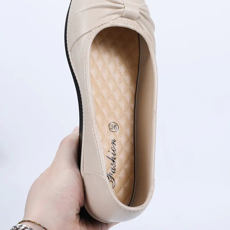 Women's Comfortable Low-Top Faux Leather Wedge Flats - Image 24