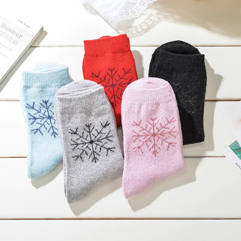 Women's Thick Wool Blend Winter Socks with Heart and Diamond Prints - Image 15