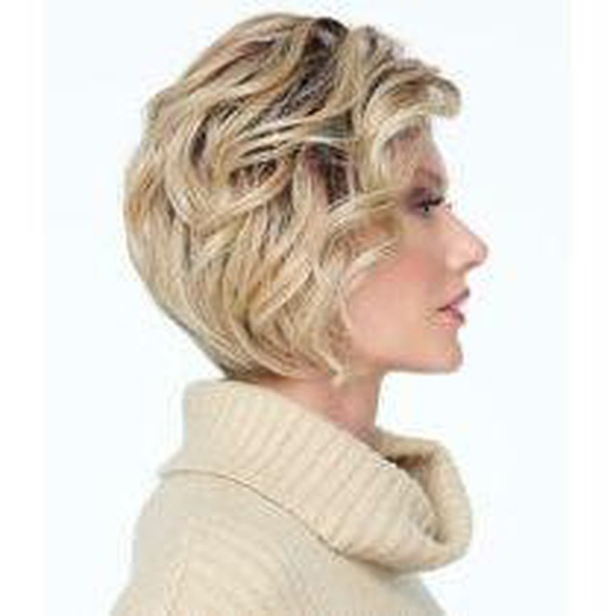 Going Places Wig in Light-Brown with Blonde Highlights