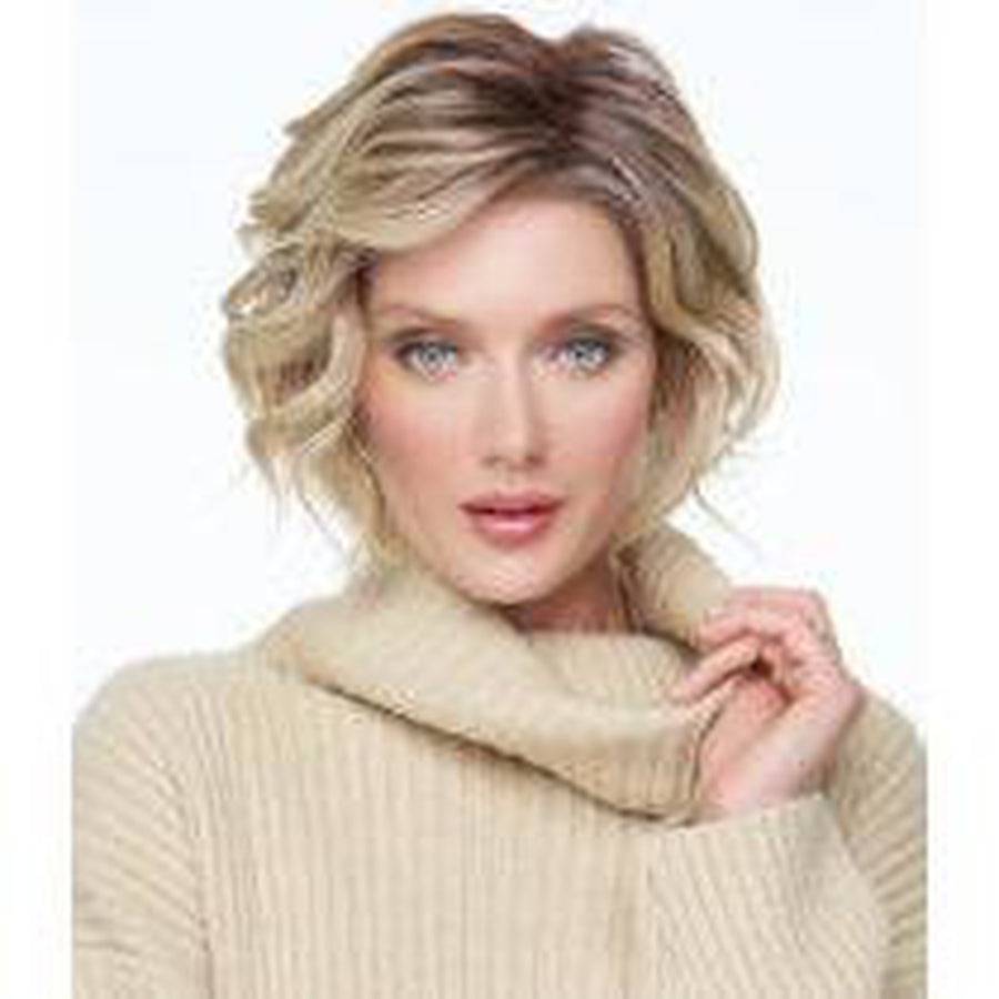 Going Places Wig in Light-Brown with Blonde Highlights