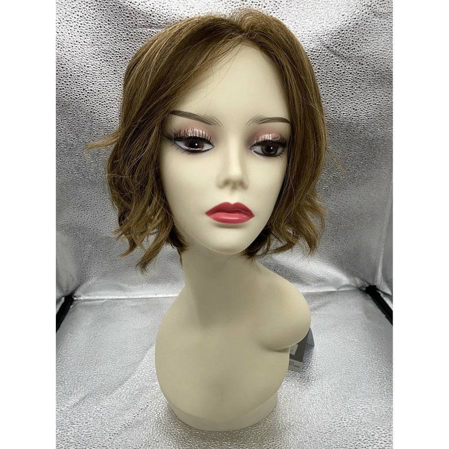 Going Places Wig in Light-Brown with Blonde Highlights