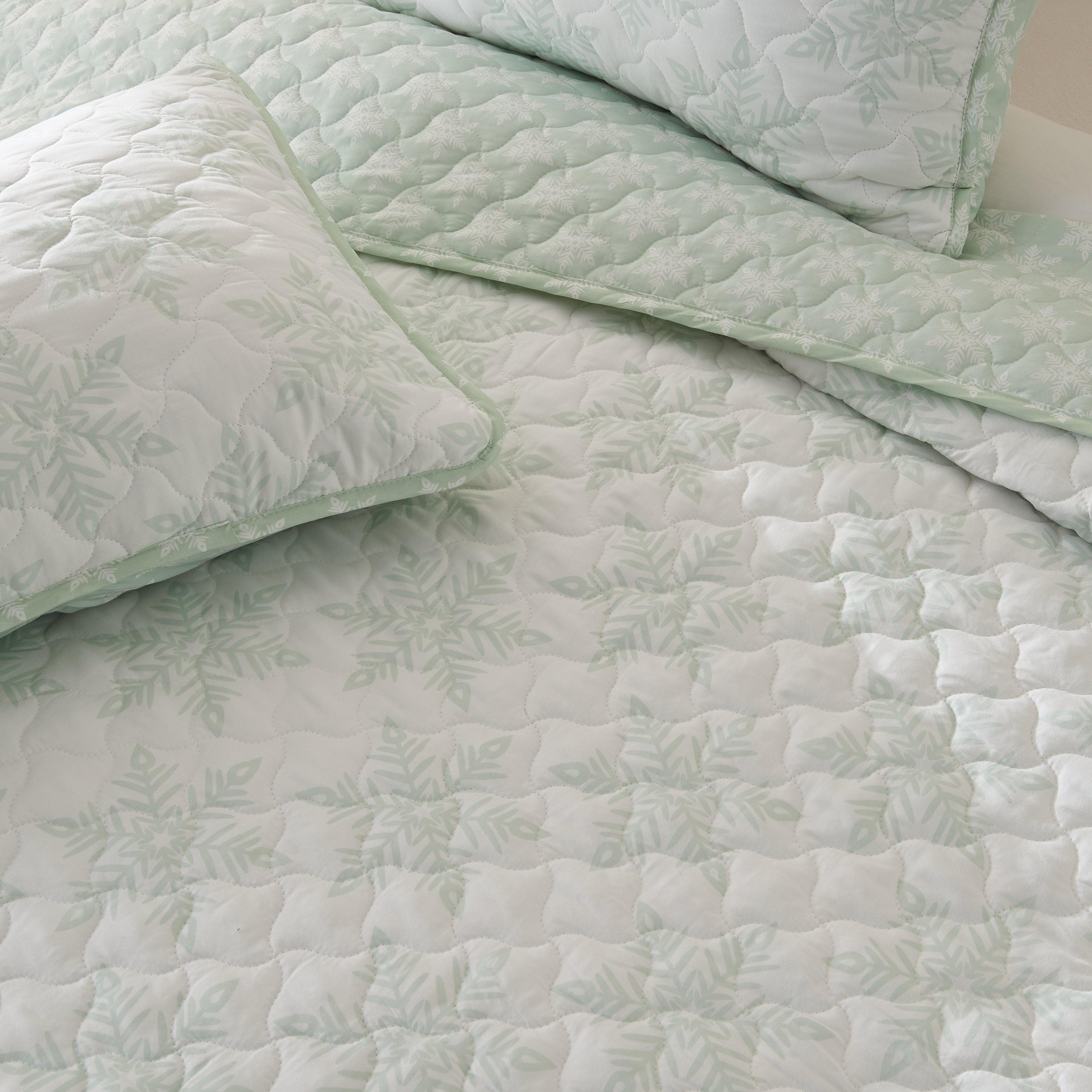 Large Snowflake Quilt - Noemi Collection