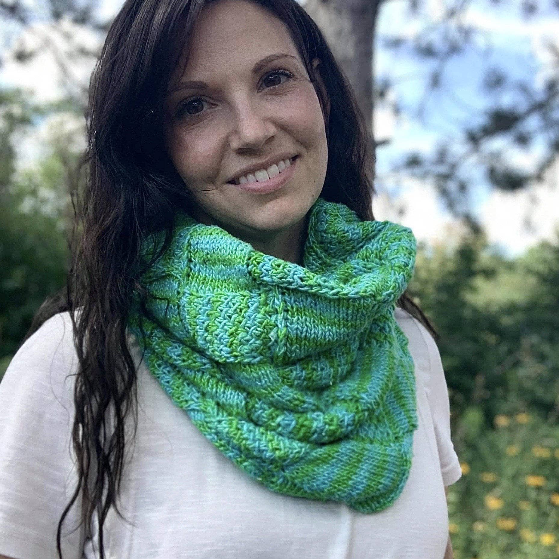 Heritage Cowl knitting pattern showing entrelac texture and lacy slip stitches