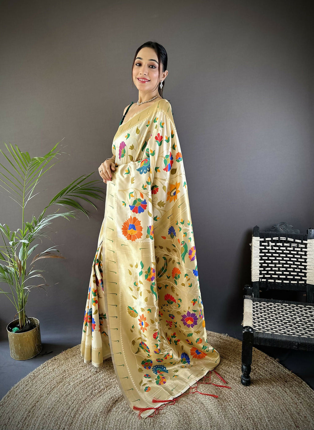 Off-White Zari Woven Floral Motifs Soft Silk Paithani Saree