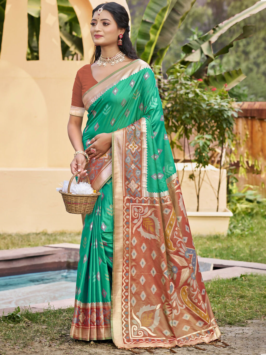 Rama Green Pochampally Silk Saree featuring geometric weave pattern