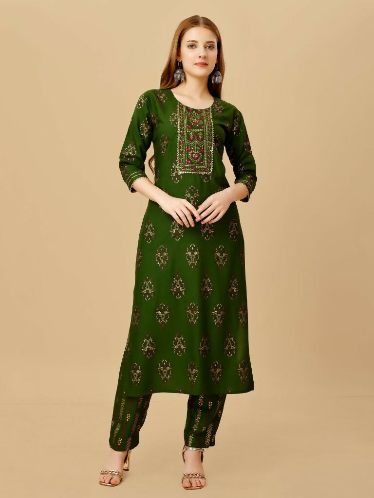 Women's Green Embroidered Straight Kurta Pant Set in Viscose Rayon