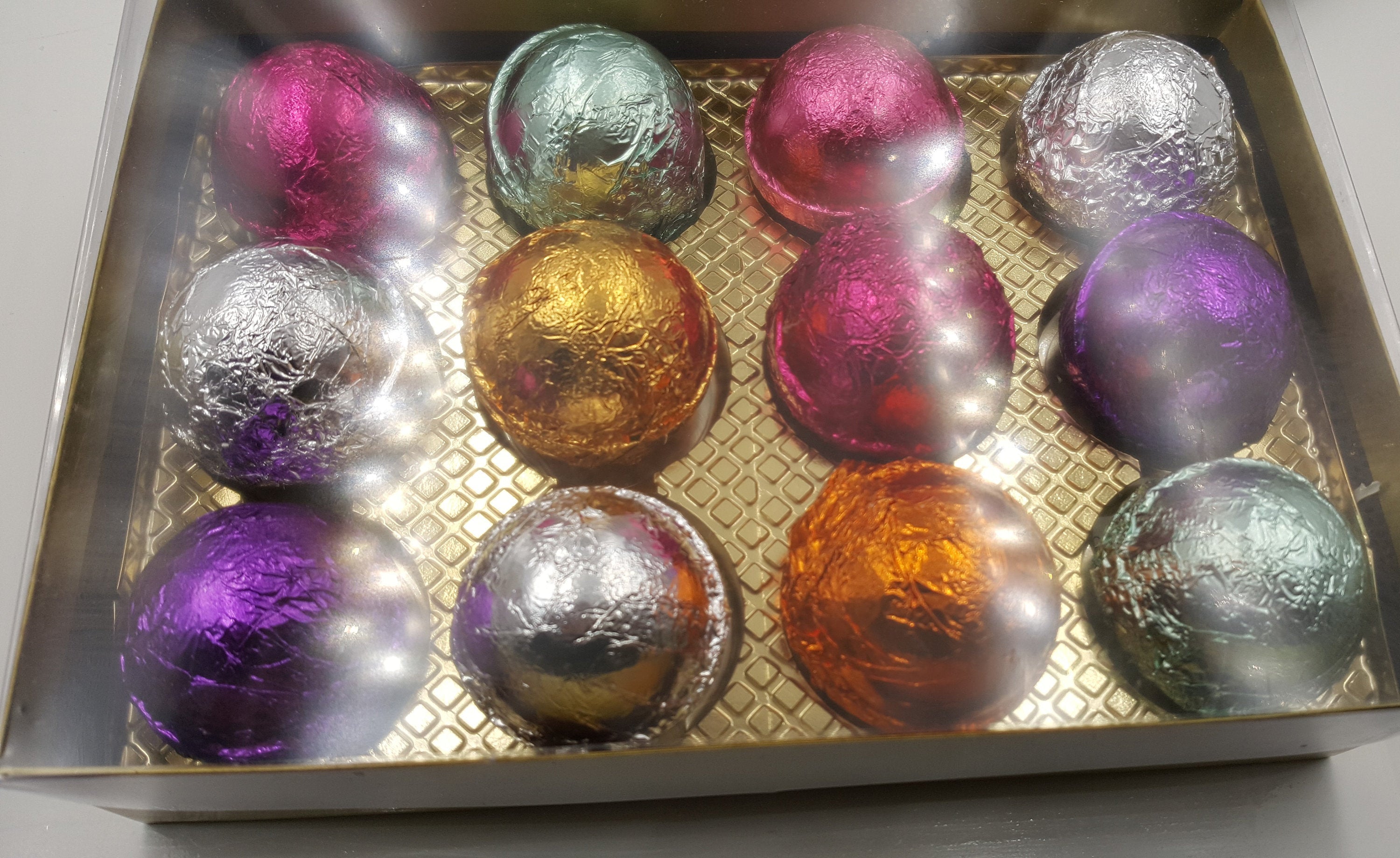 Gift Set for Mom with 12 foil wrapped 2.5 oz bath bombs, great for dry skin, Favorite scents for women