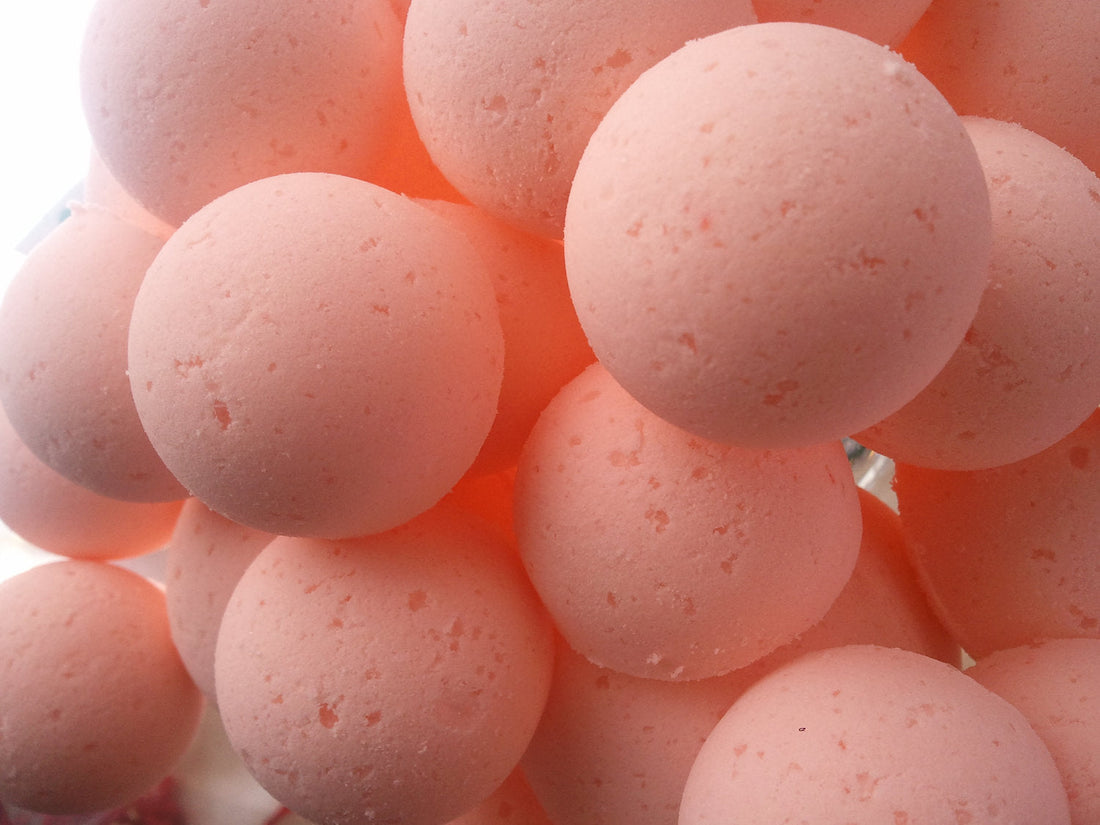 14 bath bombs 1 oz each (Autumn Magic) gift bag bath fizzies, a calming and soothing scent - great for dry skin