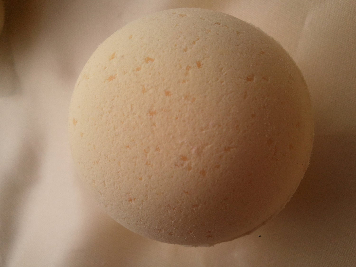 14 bath bombs 1 oz each (Honey Almond) gift bag bath fizzies, great holiday fragrance