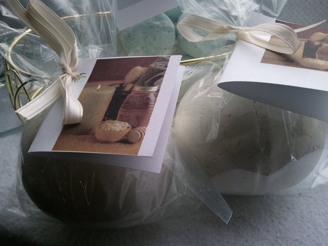 14 bath bombs in Oatmeal, Milk & Honey fragrance, gift bag bath fizzies, great for kids...these smell delicious