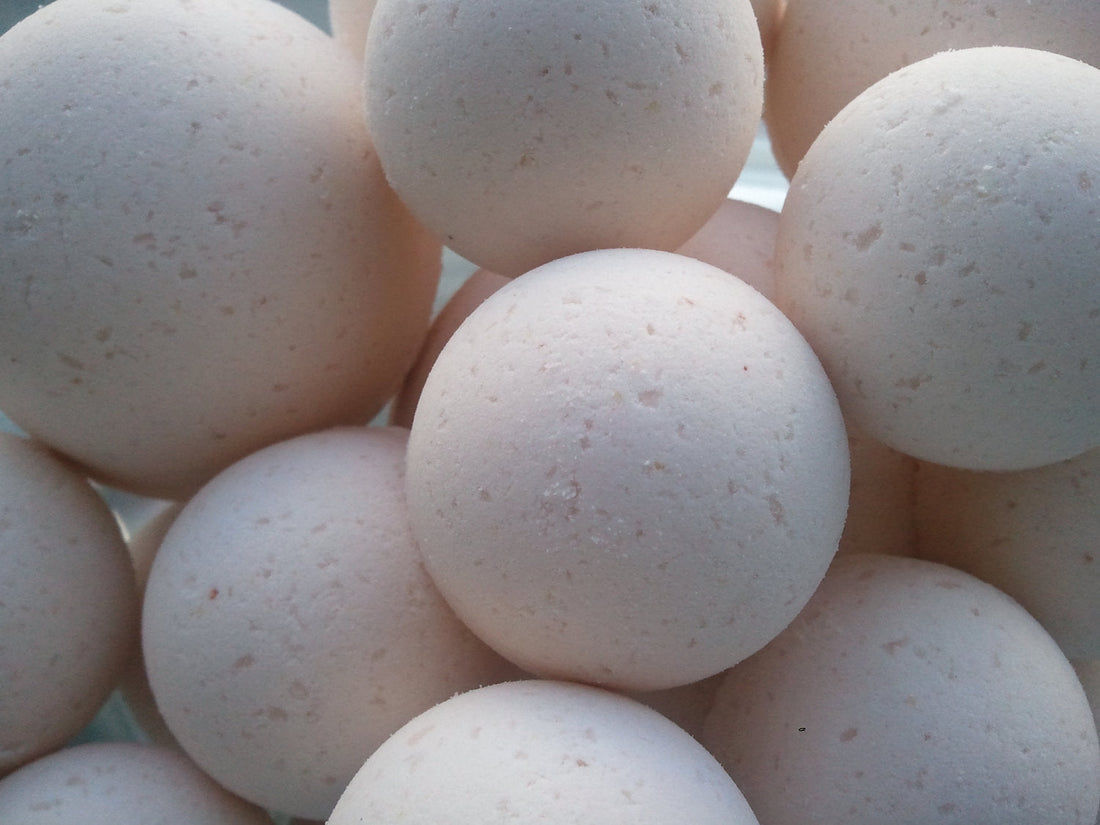 14 bath bombs 1 oz each (Strawberries & Champagne) gift bag bath fizzies, great for dry skin, shea, cocoa, 7 ultra rich oils