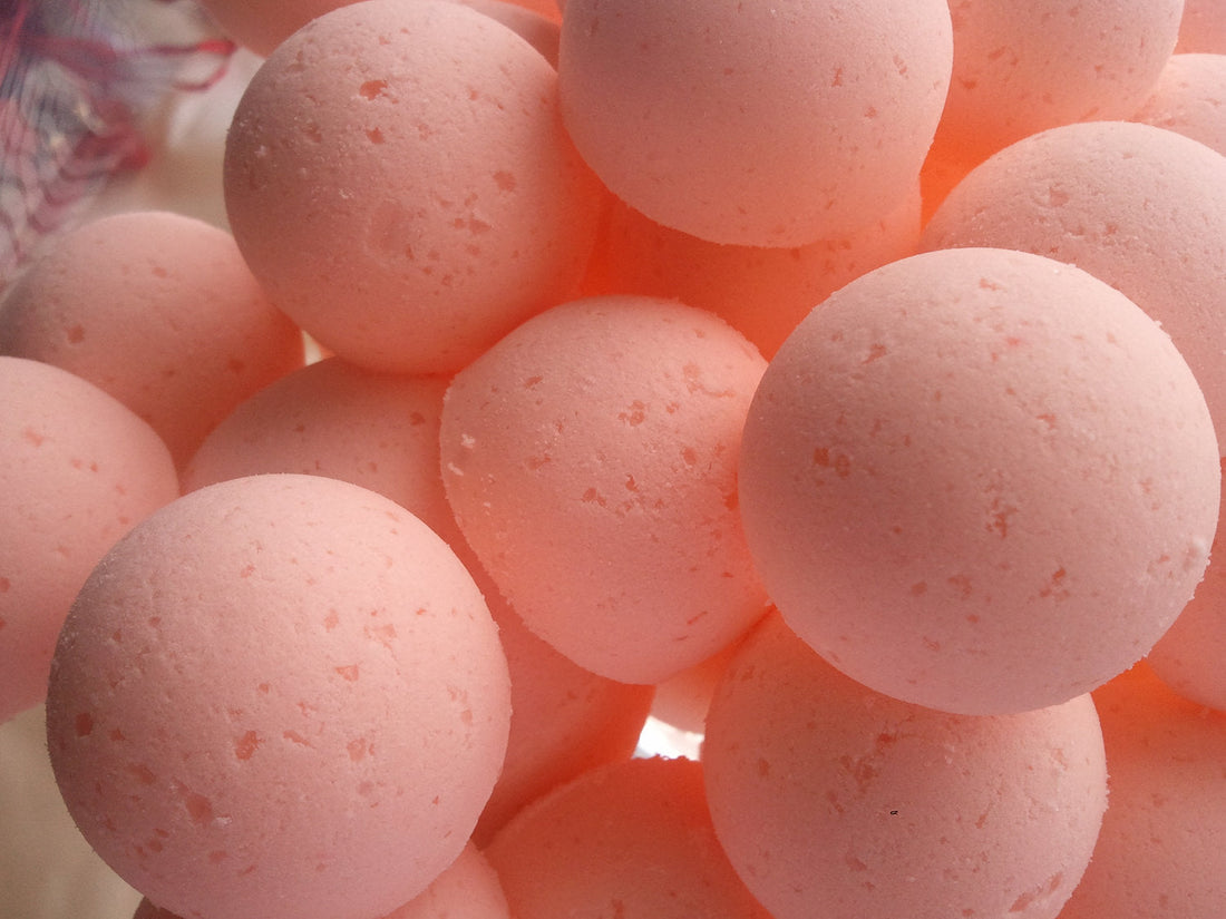 14 bath bombs 1 oz each (Autumn Magic) gift bag bath fizzies, a calming and soothing scent - great for dry skin