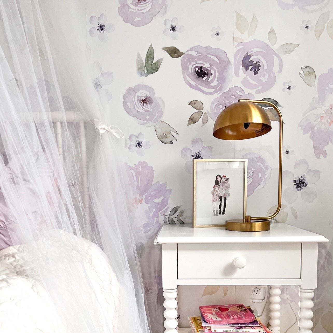 Leah Floral Whimsical Wallpaper in Lavender & White