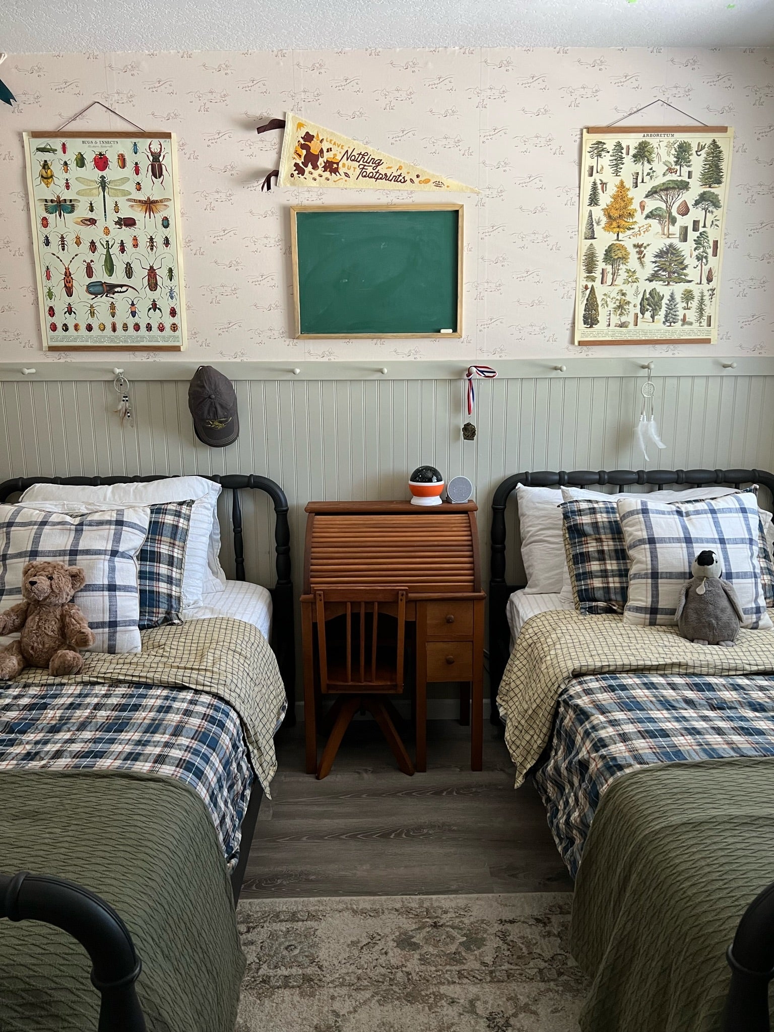Bennet Wallpaper in Tan and Cream Traditional Farmhouse