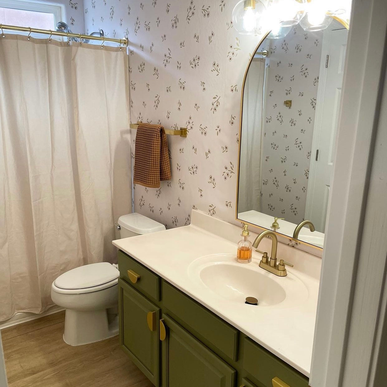 Eleanor Floral Removable Wallpaper in Dusty-Rose and White