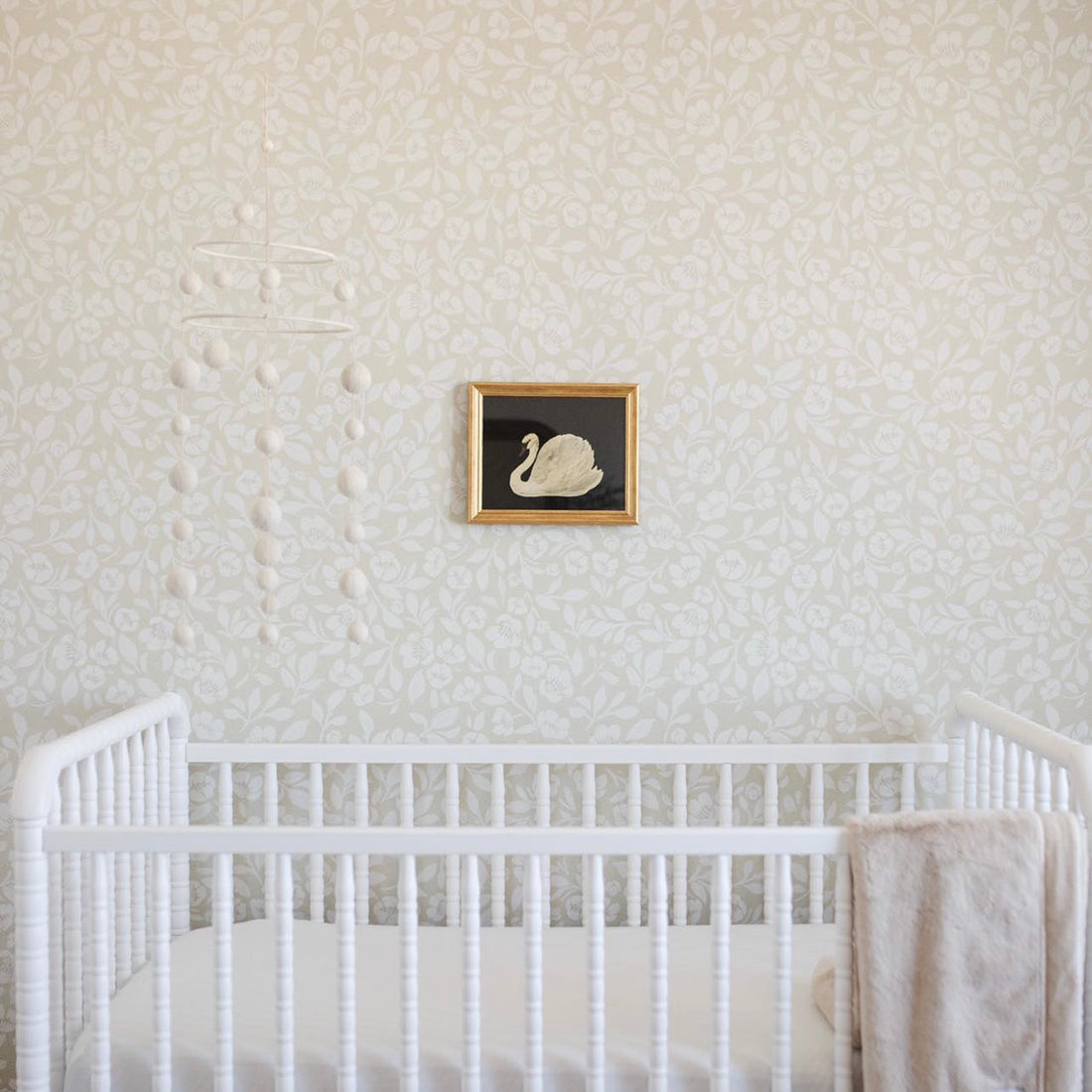 Aynsley Floral Wallpaper – Traditional Beige & Cream Wall Decor