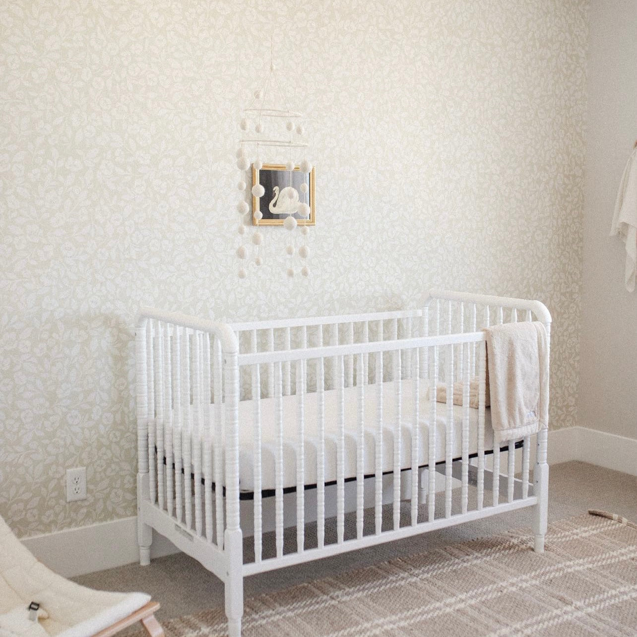 Aynsley Floral Wallpaper – Traditional Beige & Cream Wall Decor