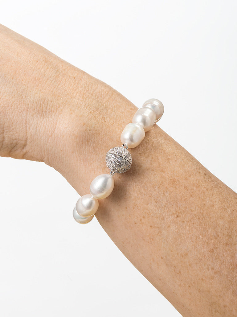 Baroque Freshwater Pearl Bracelet with Crystal Magnetic Clasp - Image 6