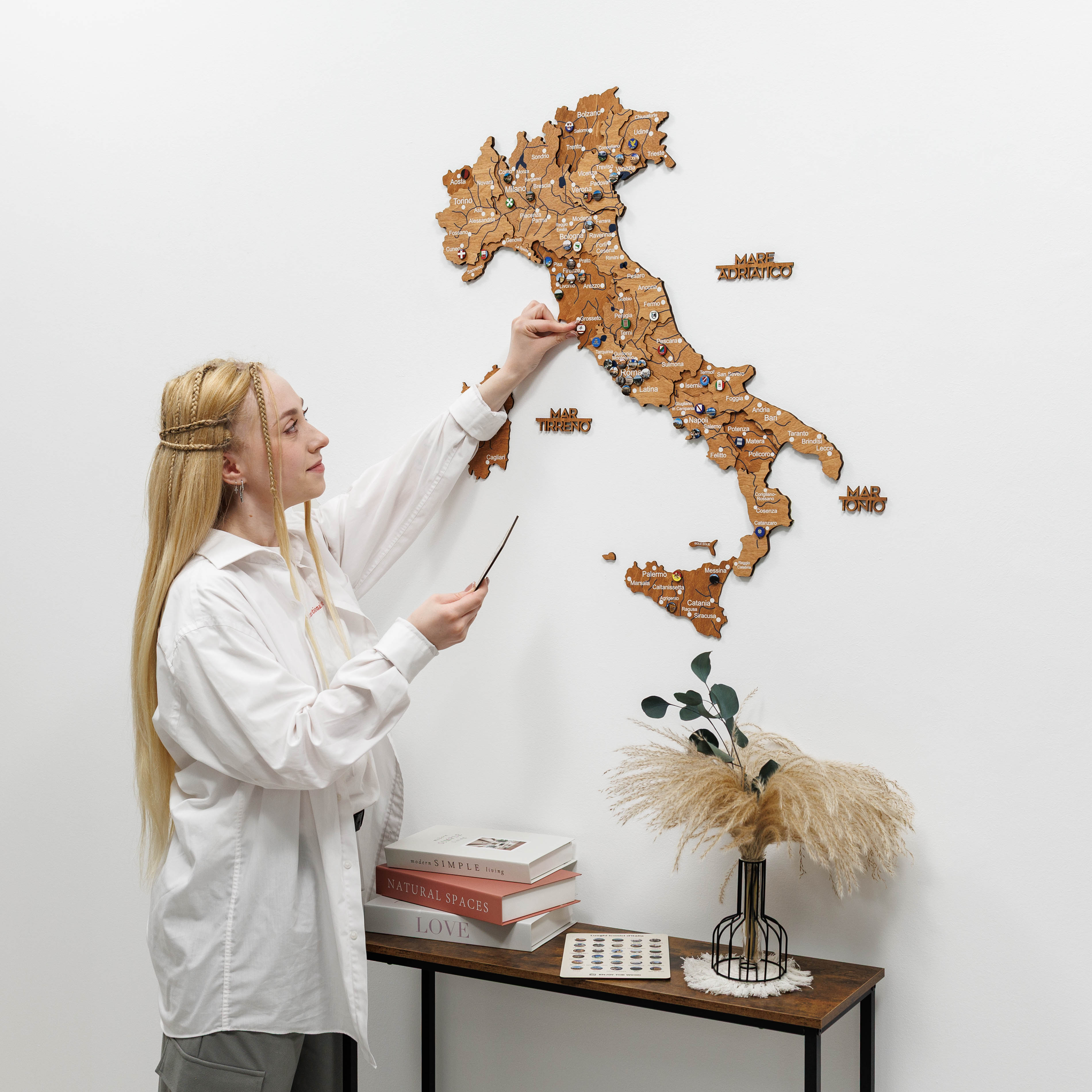 Oak Wooden Map of Italy – Minimalist Nature-Inspired Wall Art