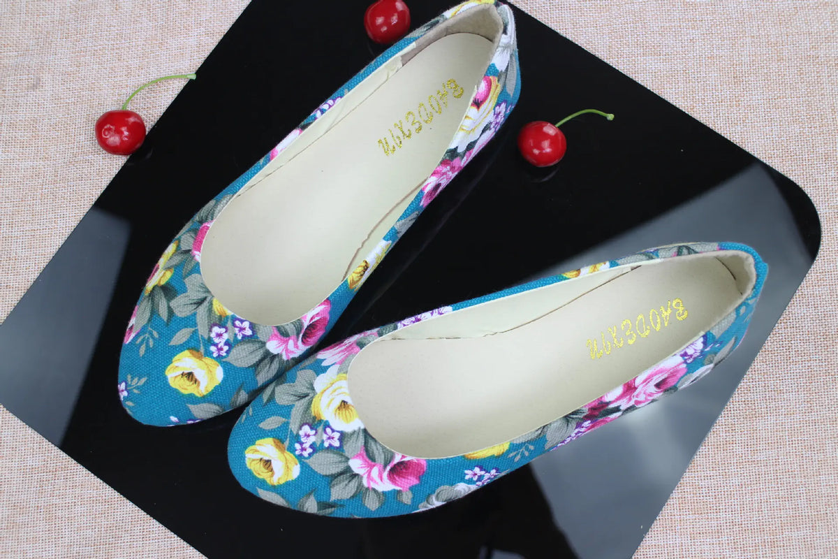 Summer Women's Flat Canvas Shoes with Roses