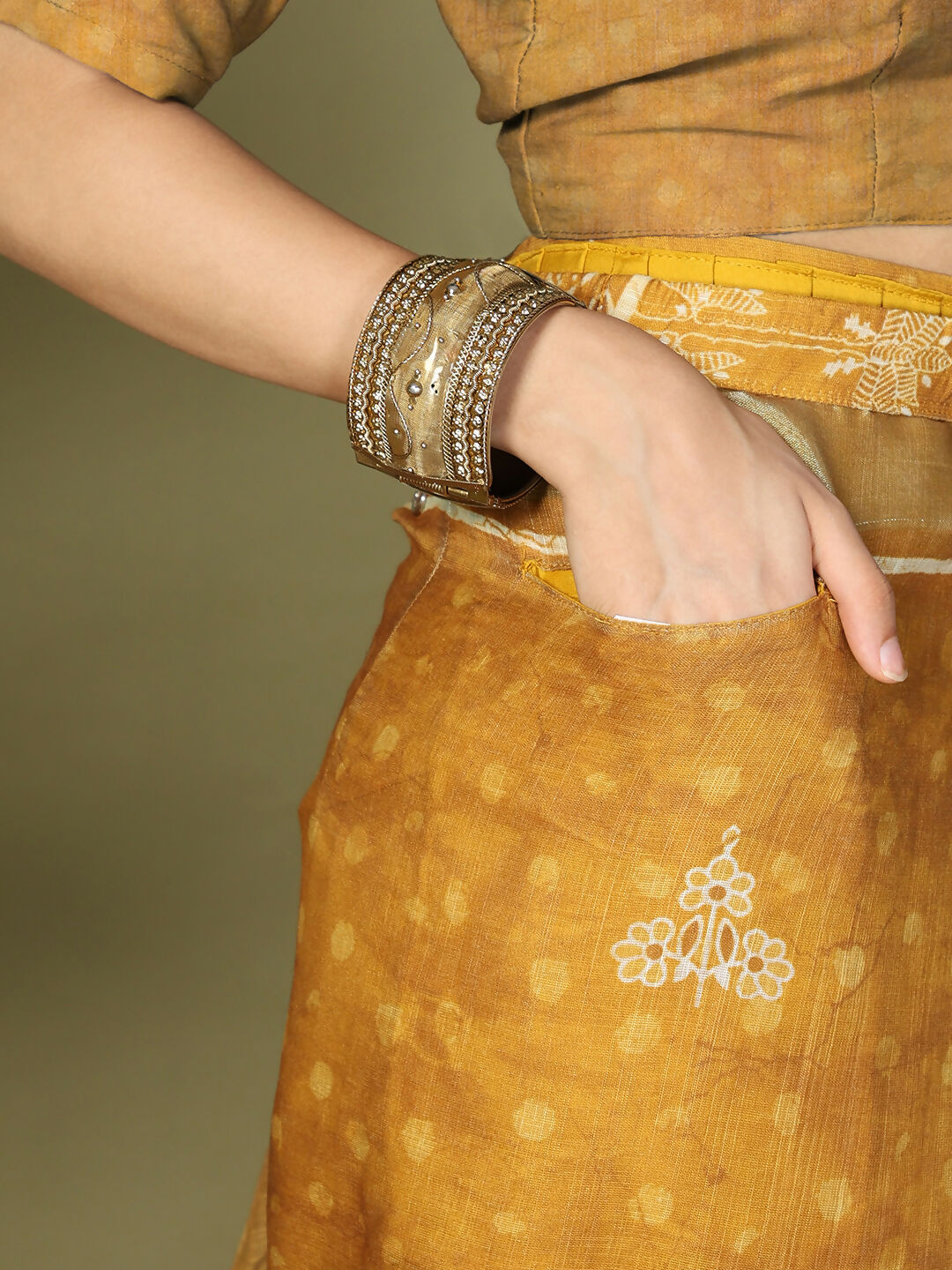 Women's Golden Cotton Saree in Mustard and Golden-Brown Tones