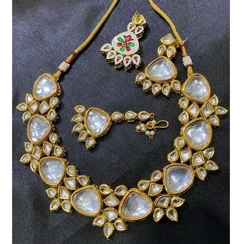 Golden Kundan stone studded necklace set with adjustable cord.