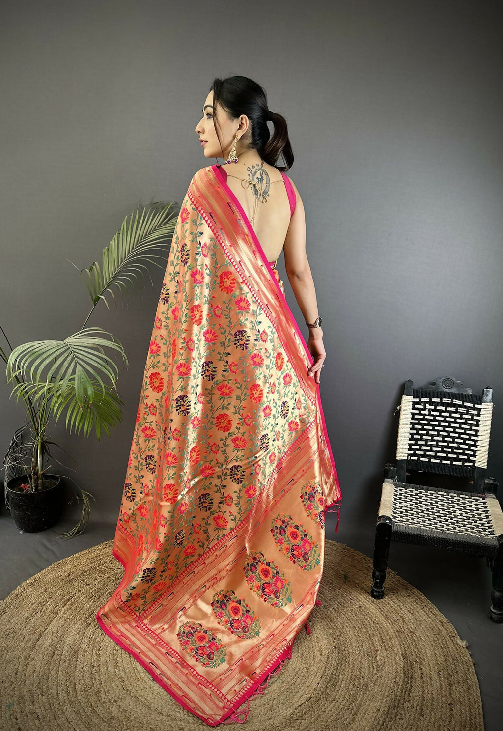 Pink Floral & Paisley Motif Soft Silk Paithani Saree