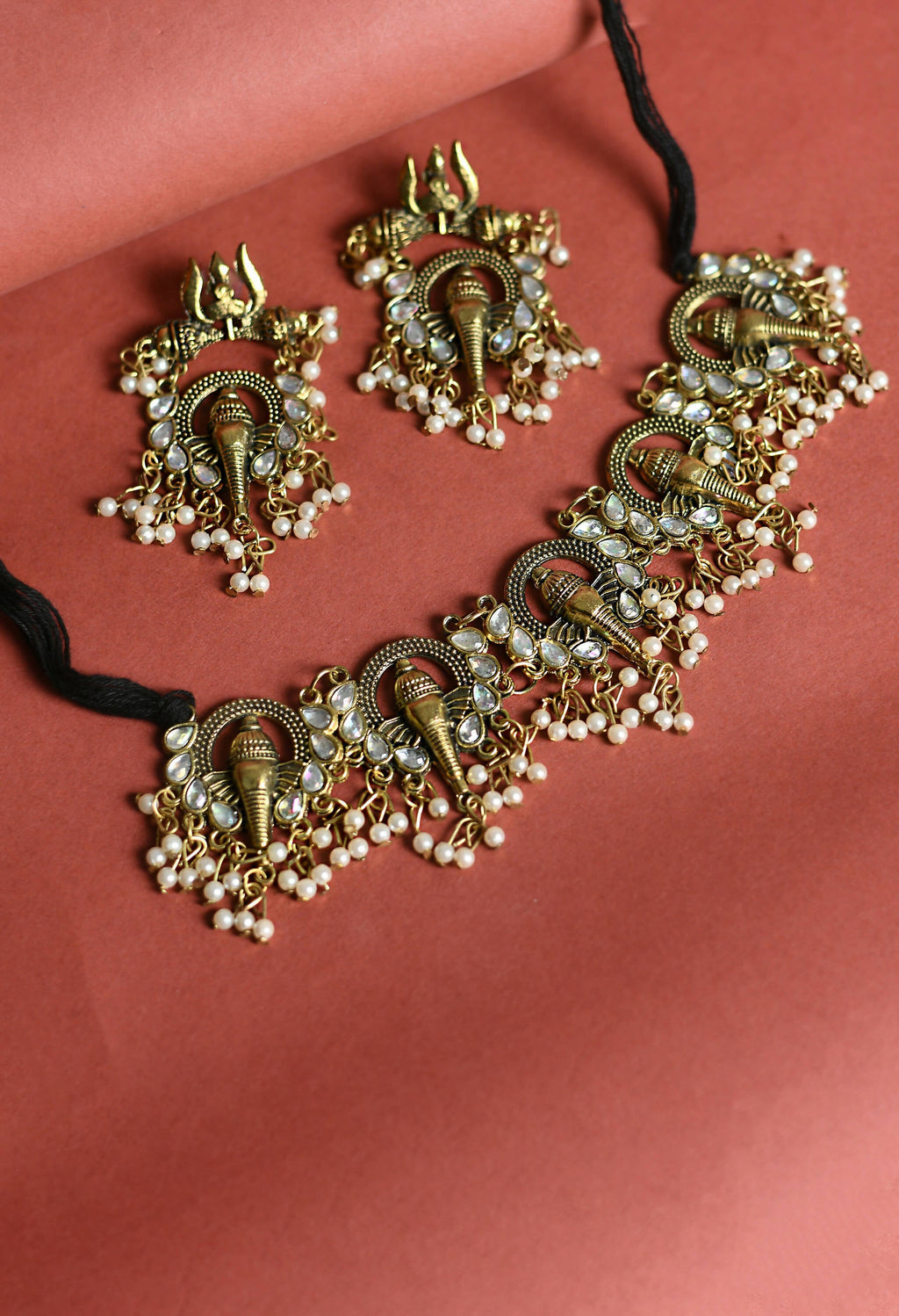 Gold-polished Ganesha pendant choker set with oxidised metal detailing