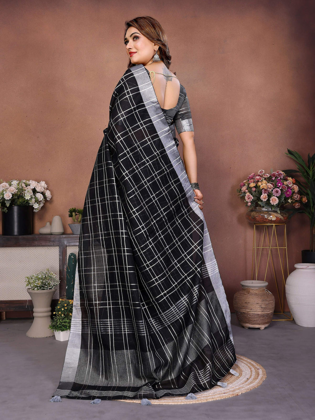 Black Linen Weaving Saree - Elegant 5.5 Meter Drape