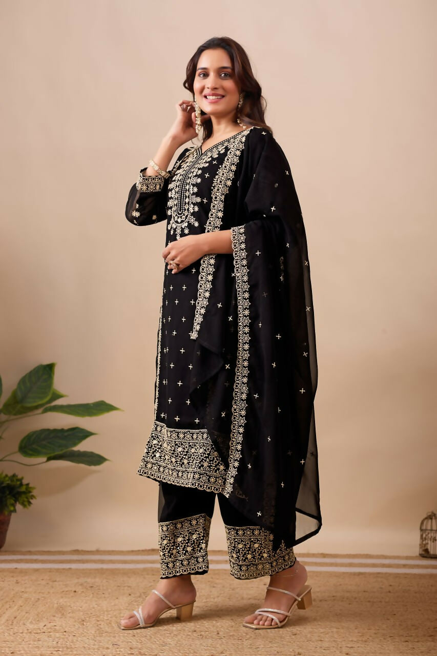 Black Velvet Kurta Set with Intricate Embroidery and Sequins