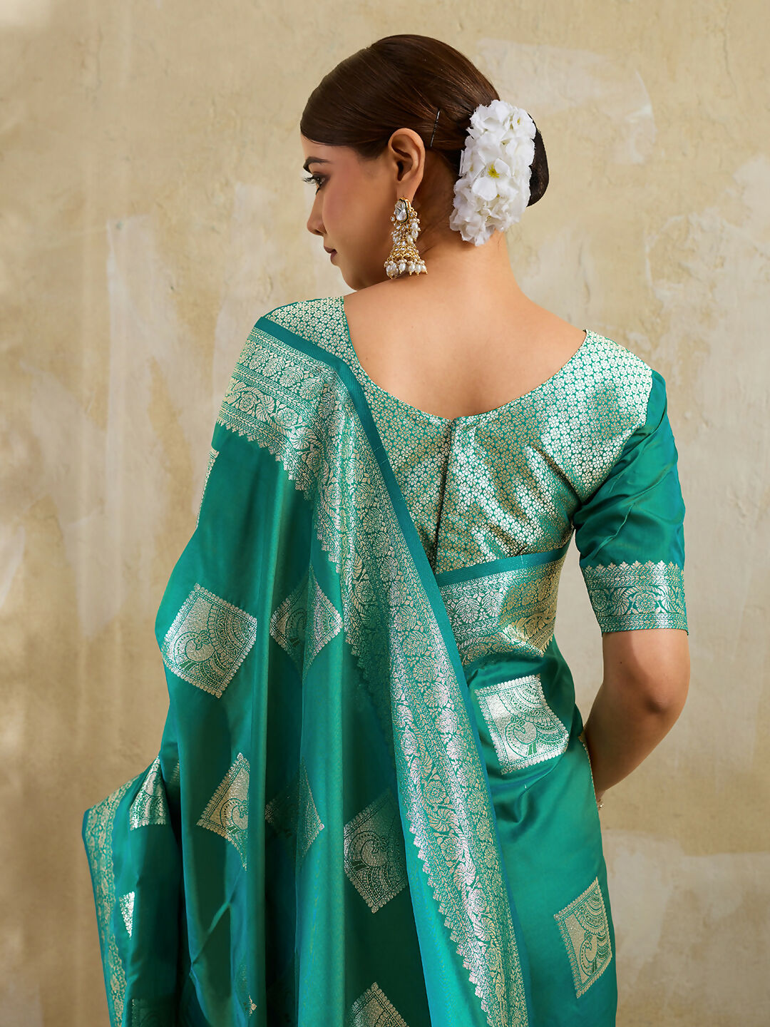 Sea Green Silk Blend Saree with Matching Blouse Piece
