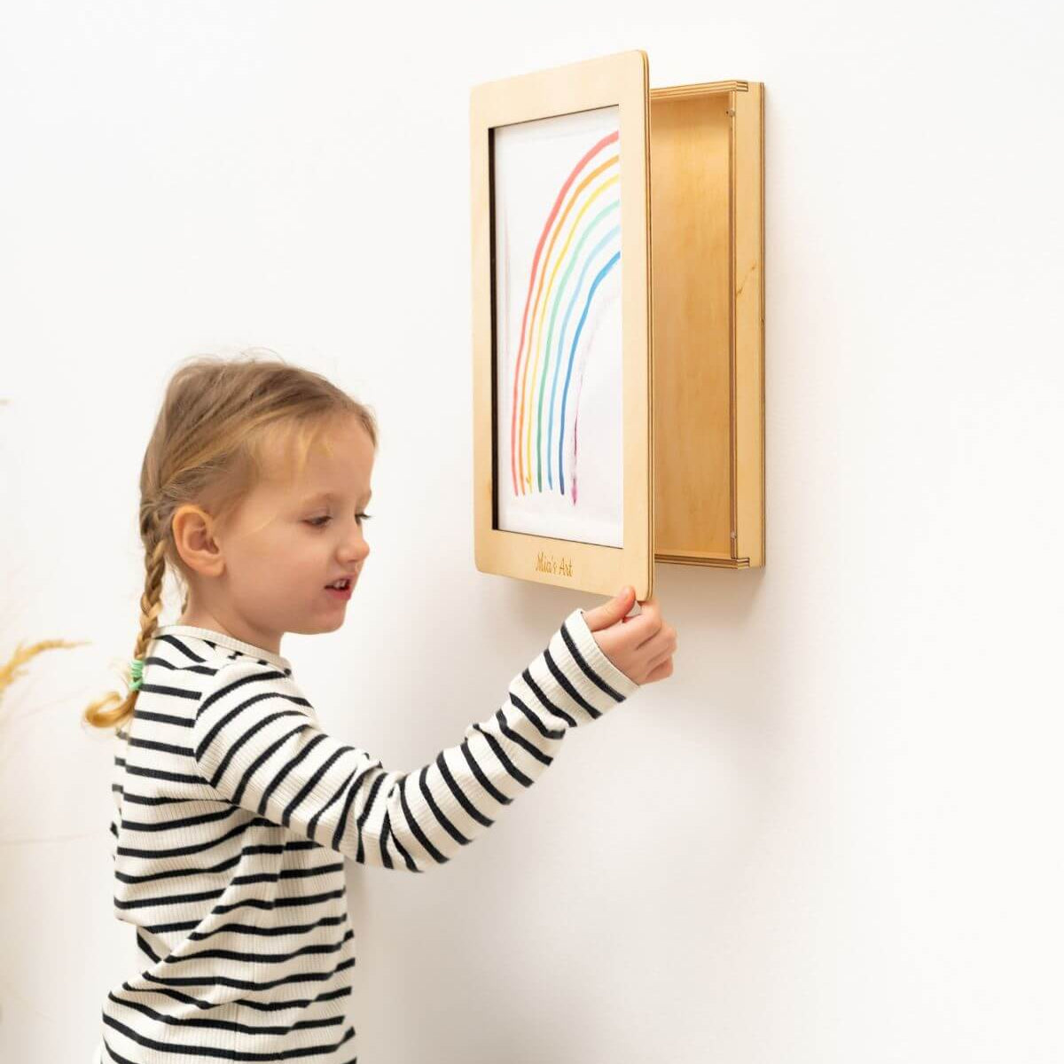 Kids Art Display Frame – Minimalist A4 Artwork Storage for Kids