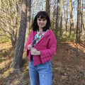Vibrant magenta cropped crochet cardigan with V-neck and three-quarter sleeves in a bohemian style