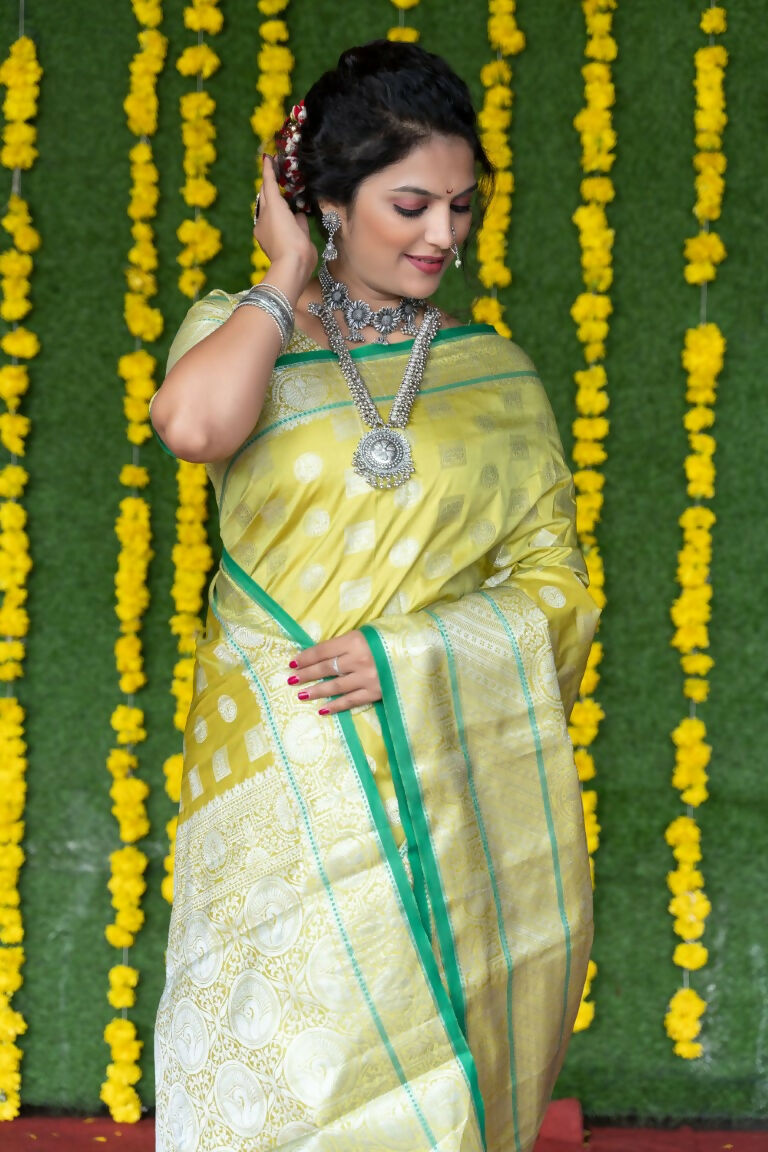 Women's Green Soft Handloom Silk Saree with Zari Woven Border