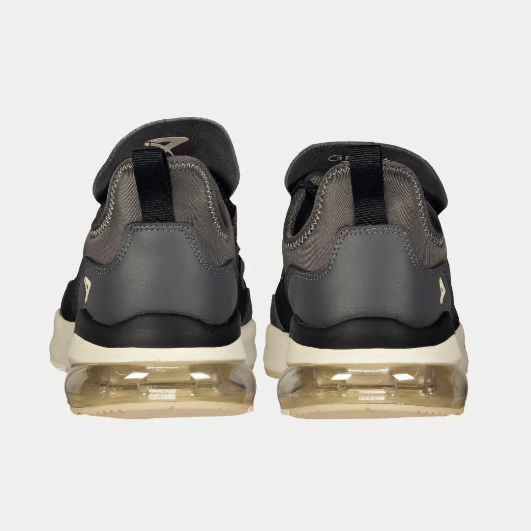 Runyon Lowtop Sneakers for Men in Black and Gray Mesh