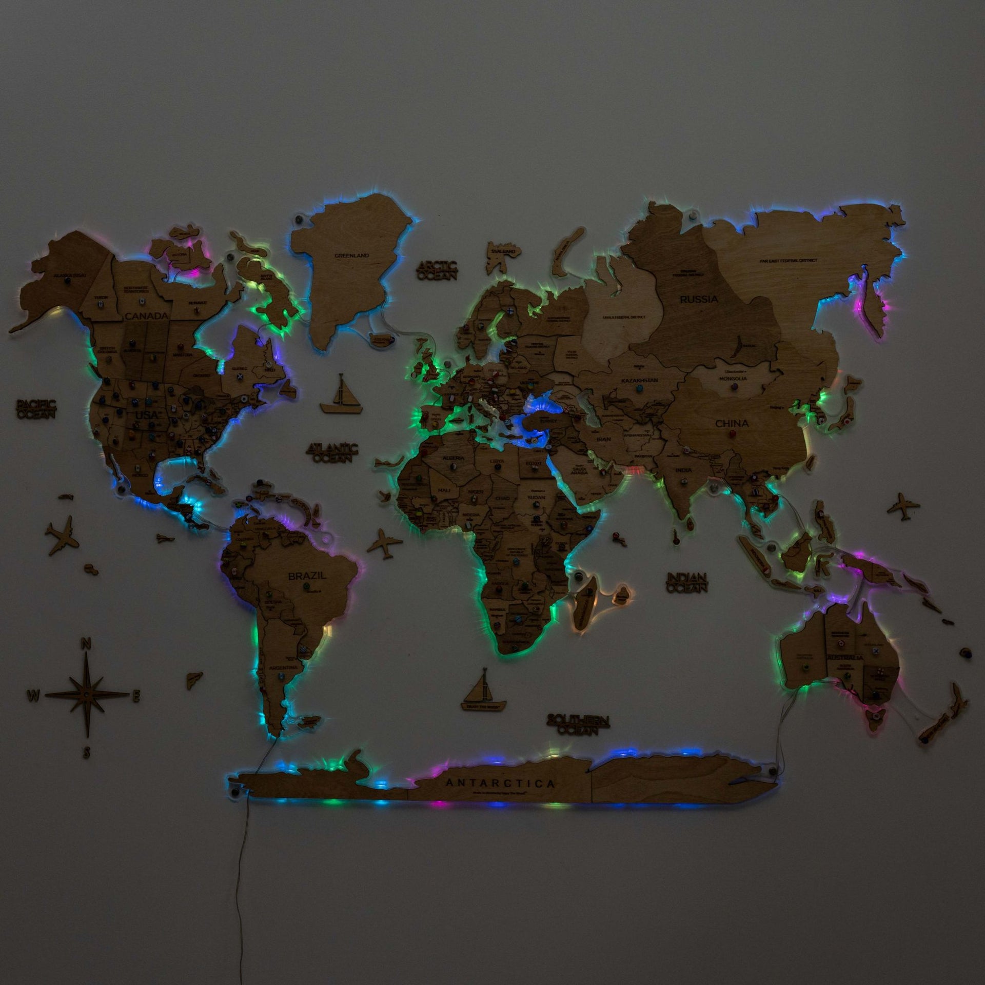 3D LED Wooden World Map 2.0 Gold – Smart Wall Decor & Art
