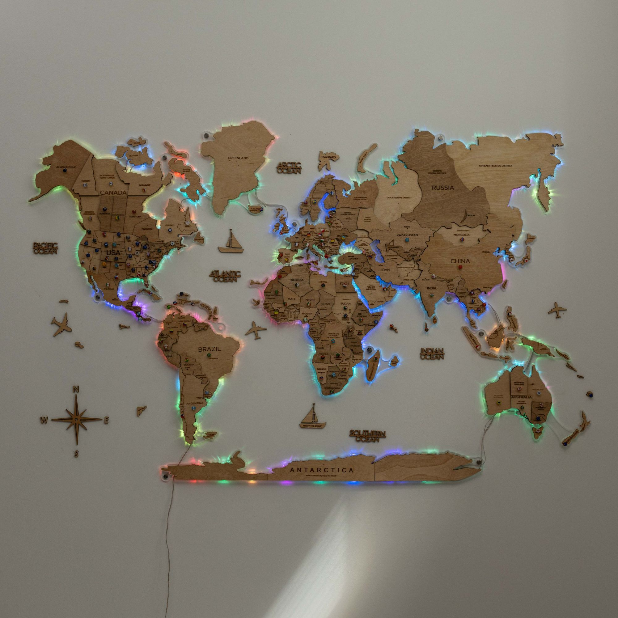 3D LED Wooden World Map 2.0 Gold – Smart Wall Decor & Art