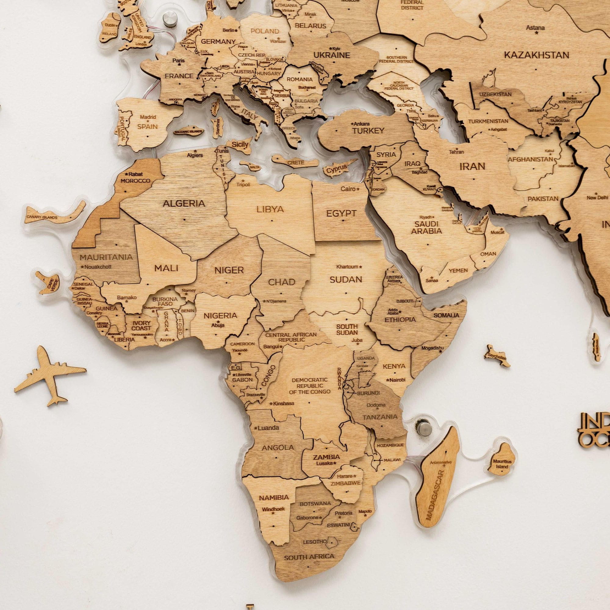 3D LED Wooden World Map 2.0 Gold – Smart Wall Decor & Art