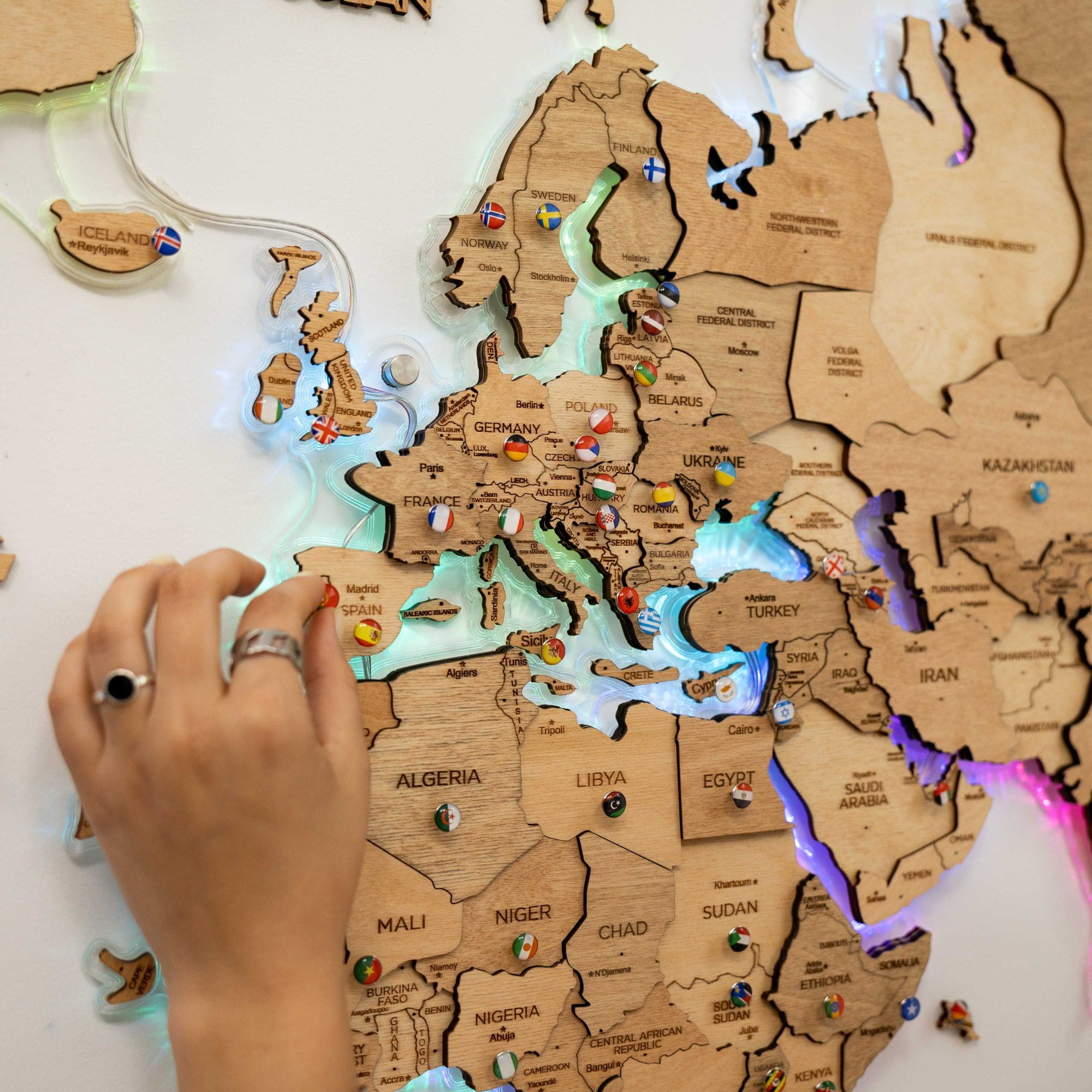 3D LED Wooden World Map 2.0 Gold – Smart Wall Decor & Art