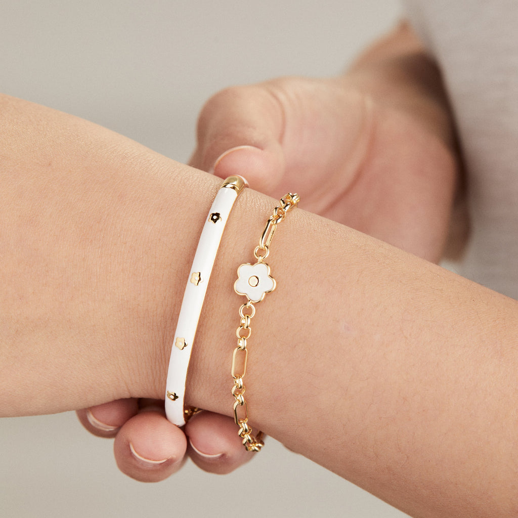 Mother of Pearl Daisy Charm Chain Bracelet in Gold