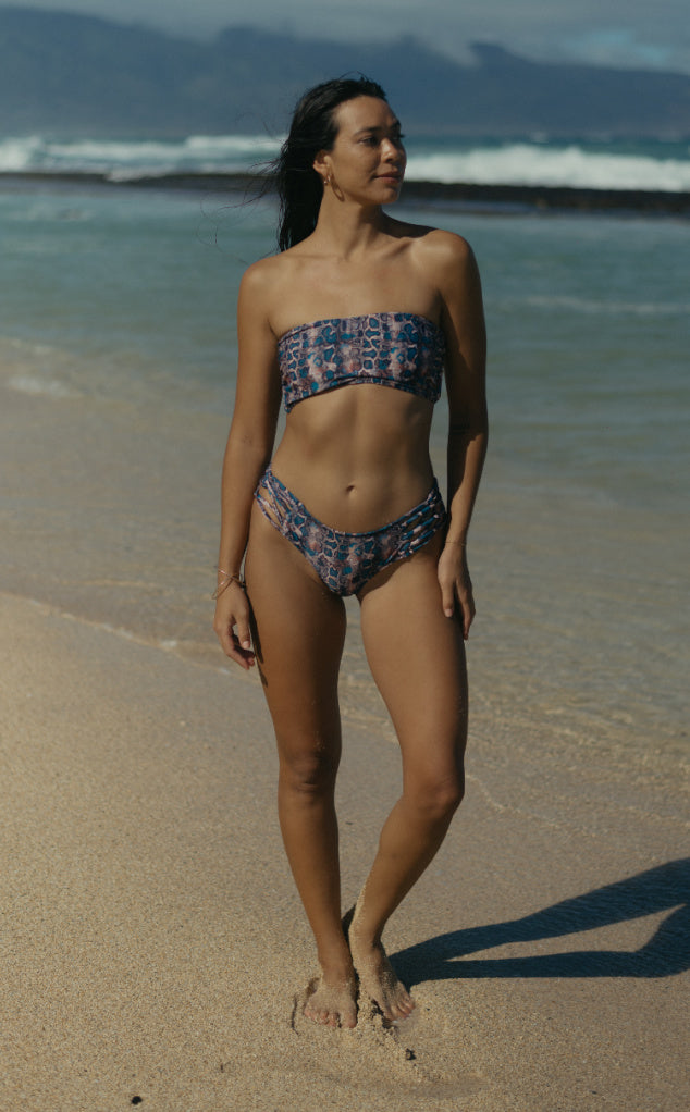 Banzai Beach Strappy Bandeau Bikini Top – Modern Minimalist