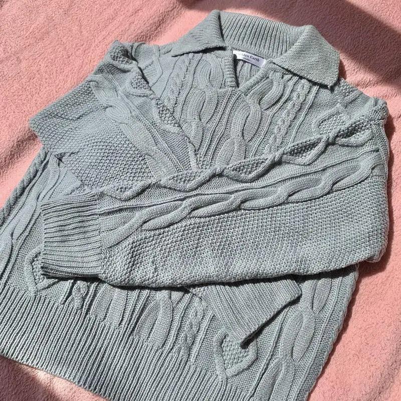 Retro Turn-Down Collar Sweater in Light Blue or Pale Mint Knit