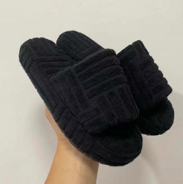 Luxury Thick Sole Green Fur Slippers Memory Foam Outdoor Slides